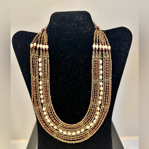 Beautiful beaded bib necklace - Picture 2 of 4